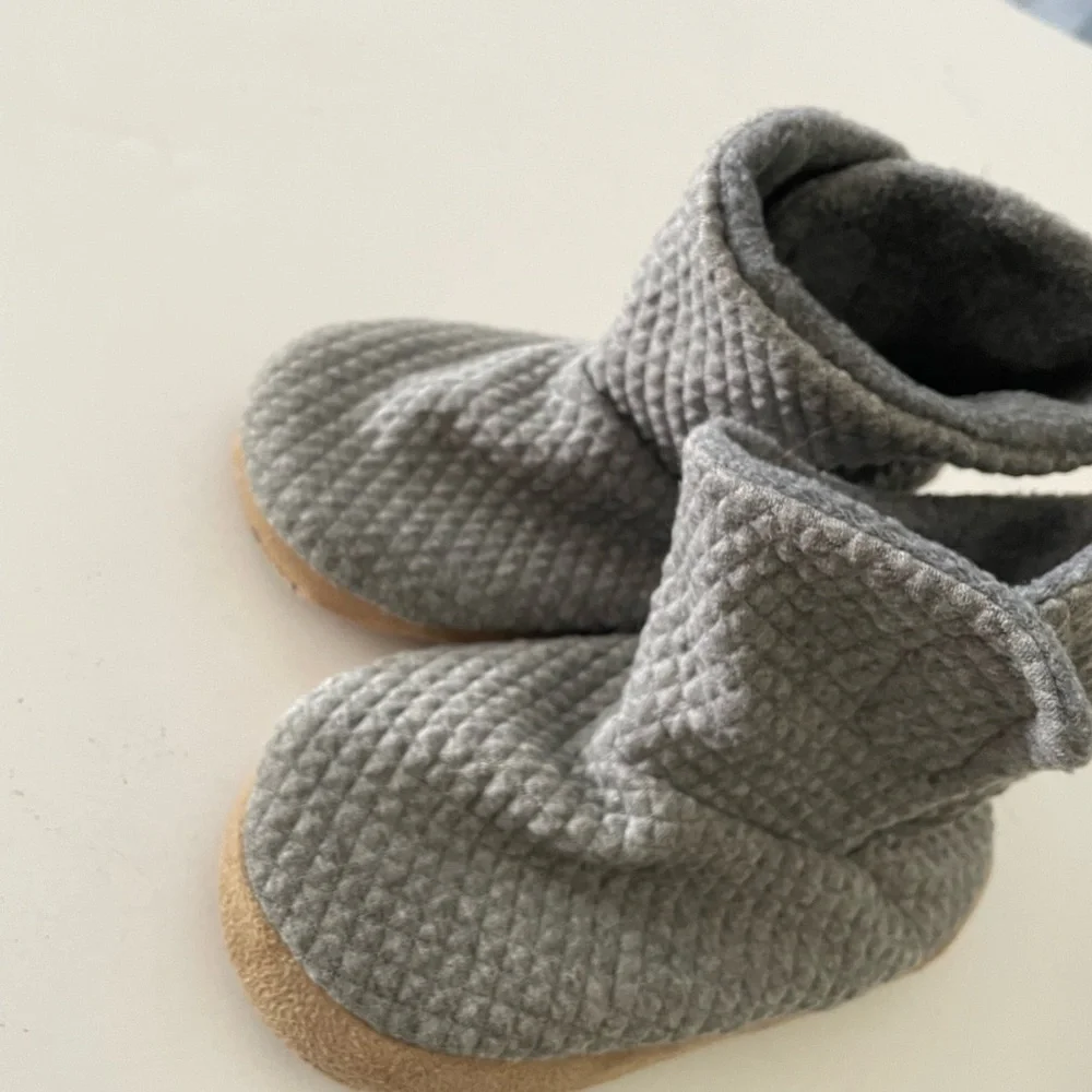 Old Navy Little Girls heather gray quilted jersey house indoor BOOTS Size L 11